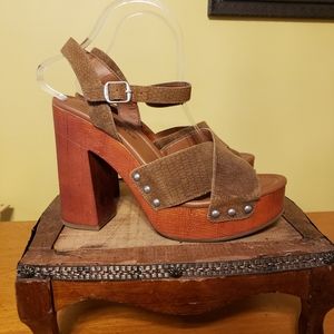 Lucky Brand tan platform heel boho sandals Size 10M